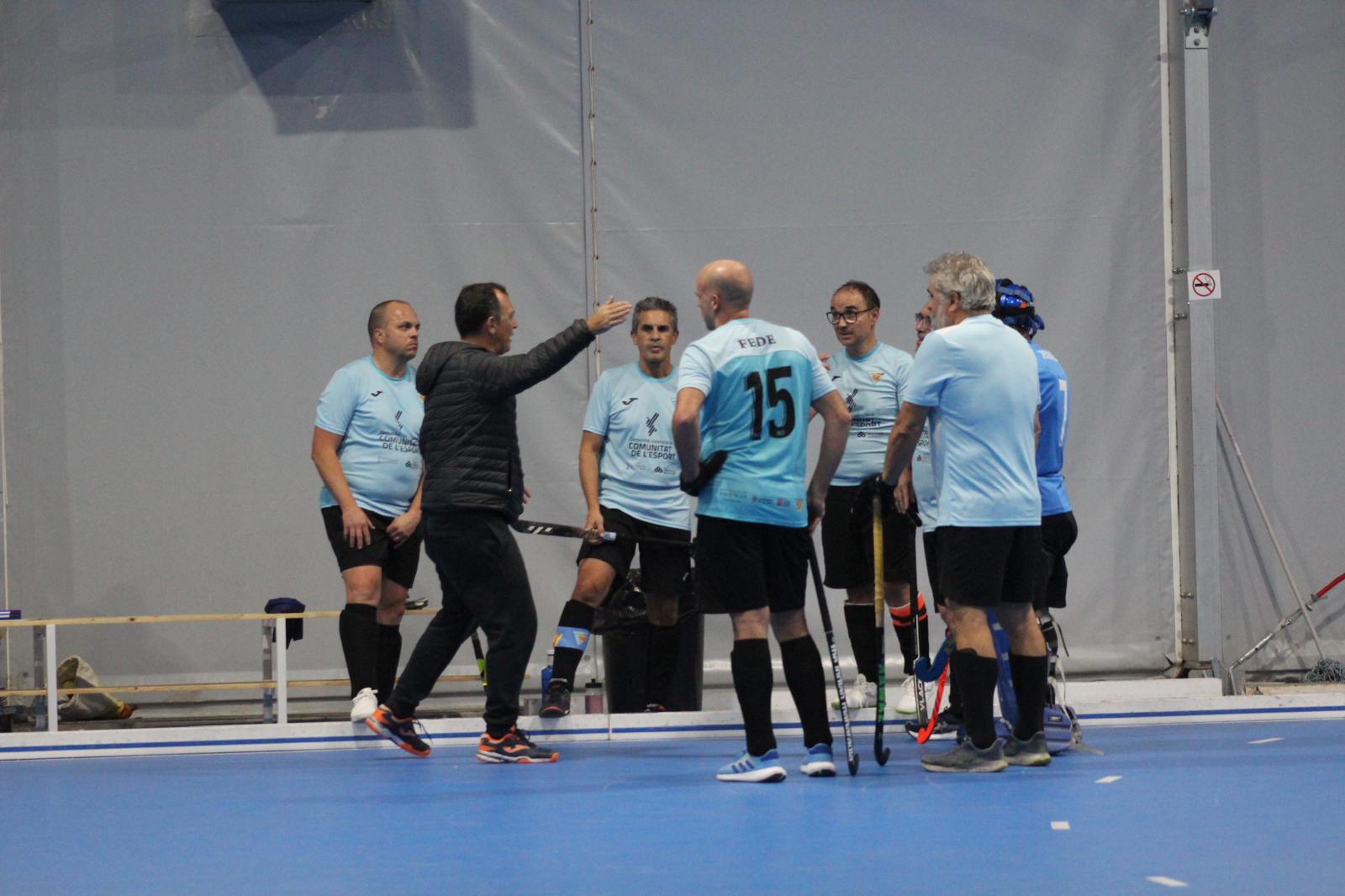 Equipo de Hockey Mami’s del club tras un entrenamiento nocturno
